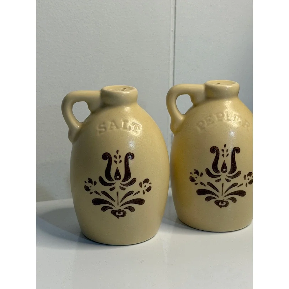 VTG Pfaltzgraff Salt and Pepper‎ Shakers Tan Village Stoneware Jug Style Shakers